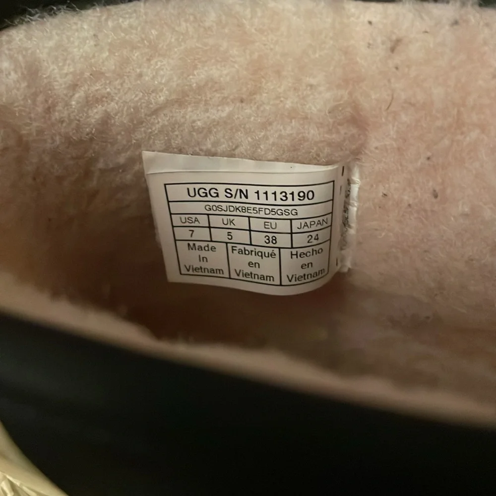 UGG Women's Classic Clear Mini RARE size 7 - Picture 3 of 5